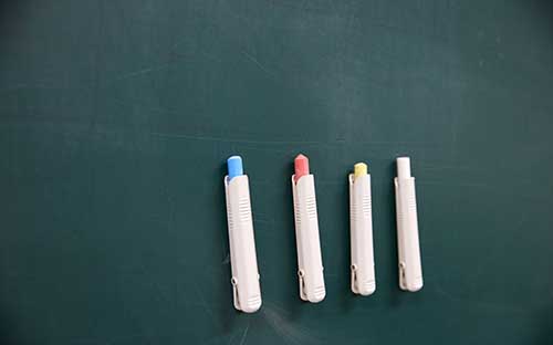 青海的成人高考報名時間是什么時候？