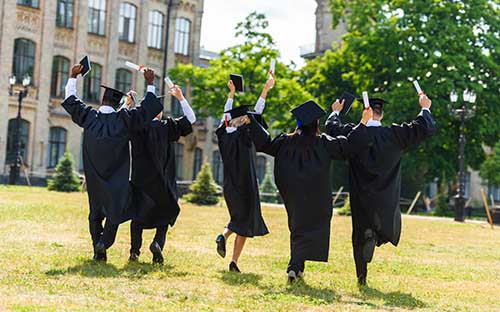 湖北成人高考網(wǎng)上報(bào)名條件有哪些？需要準(zhǔn)備哪些材料？