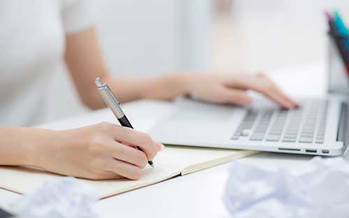 成人高考大專需要交多少學(xué)費(fèi)？文憑有用嗎？