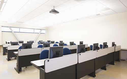 阿克蘇地區(qū)學(xué)歷提升怎么找輔導(dǎo)班？自考學(xué)歷的作用有哪些？