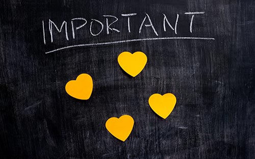 報(bào)名成人高考后可以不去現(xiàn)場(chǎng)確認(rèn)嗎？只要去考了就能過(guò)嗎？