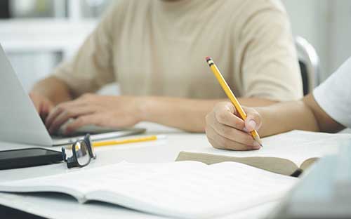 成人高考報(bào)名專(zhuān)業(yè)選擇是有限制的嗎？哪些比較熱門(mén)？