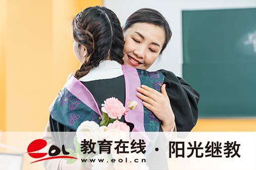 怎么報名成人高考？需要哪些材料？