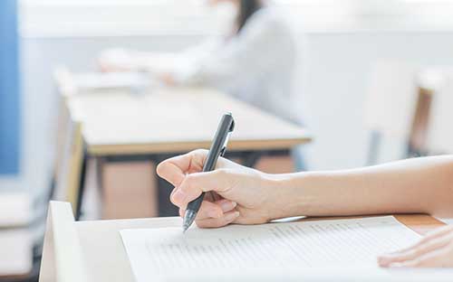 就讀美國大學(xué)留學(xué)費用 美國大學(xué)留學(xué)的申請流程