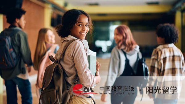 電子科技大學(xué)1+3國(guó)際本科價(jià)格一年多少