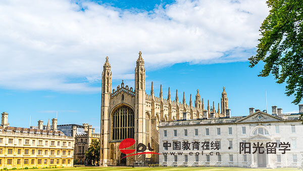 美國時(shí)尚傳播專業(yè)本科留學(xué)費(fèi)用是多少錢