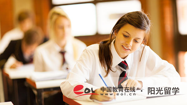 加拿大平面/視覺傳達(dá)設(shè)計專業(yè)本科留學(xué)費(fèi)用多少錢